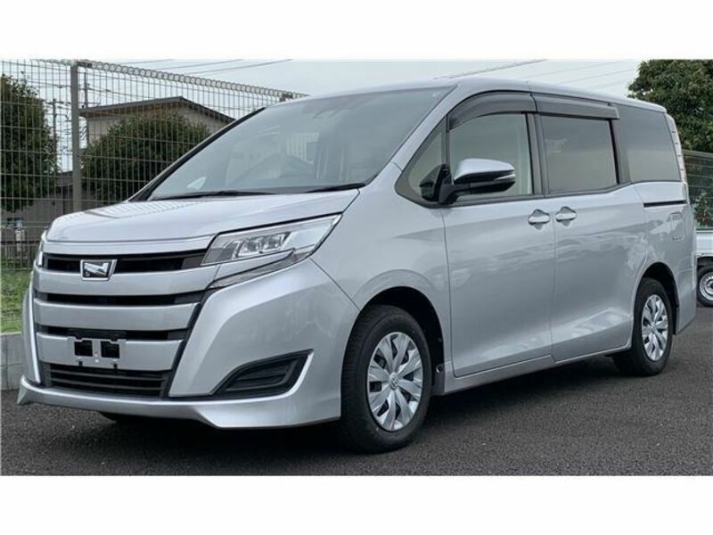 TOYOTA　NOAH