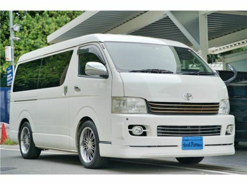 TOYOTA　HIACE