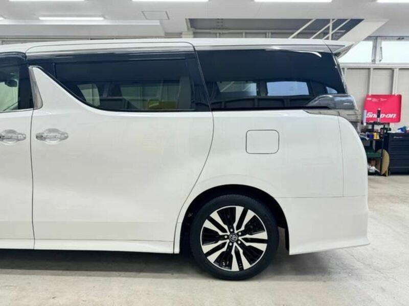 VELLFIRE-11