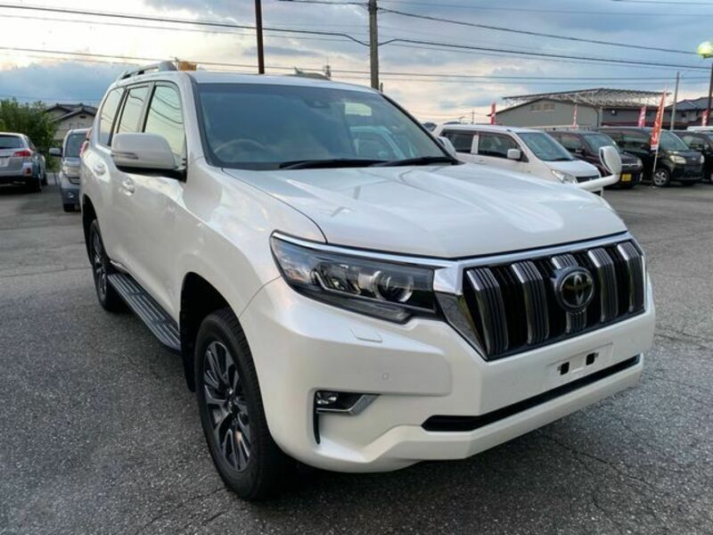 TOYOTA　LAND CRUISER PRADO