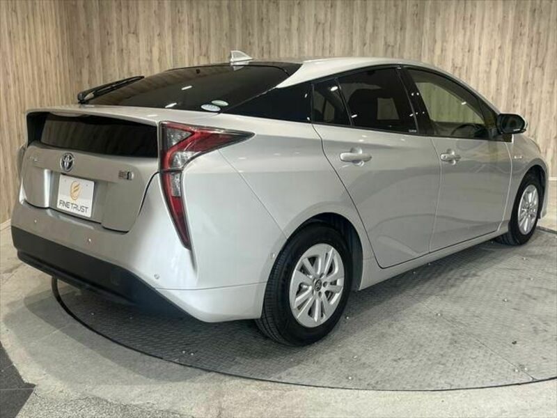 PRIUS-16