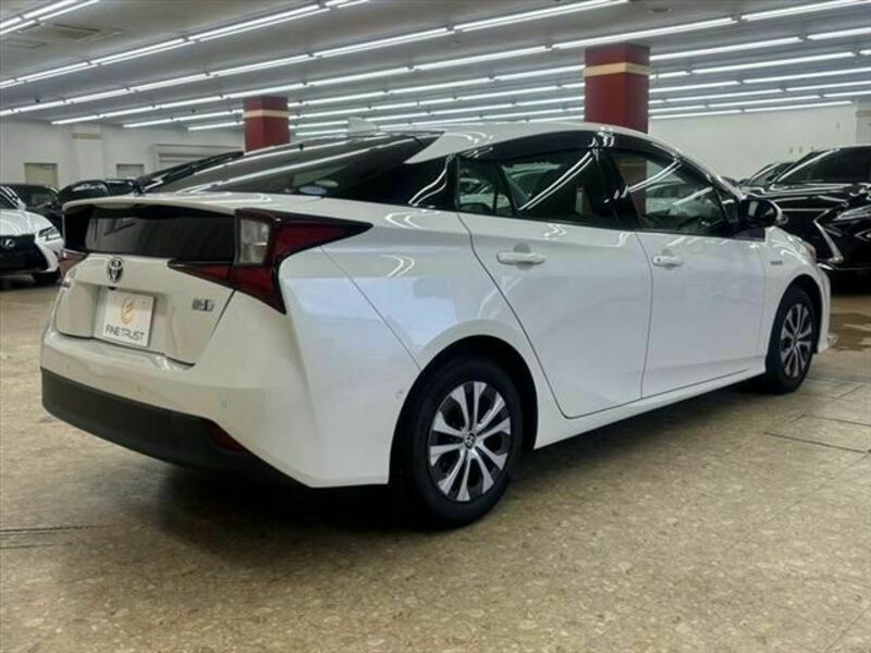 PRIUS-16