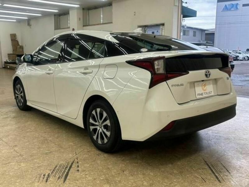 PRIUS-17