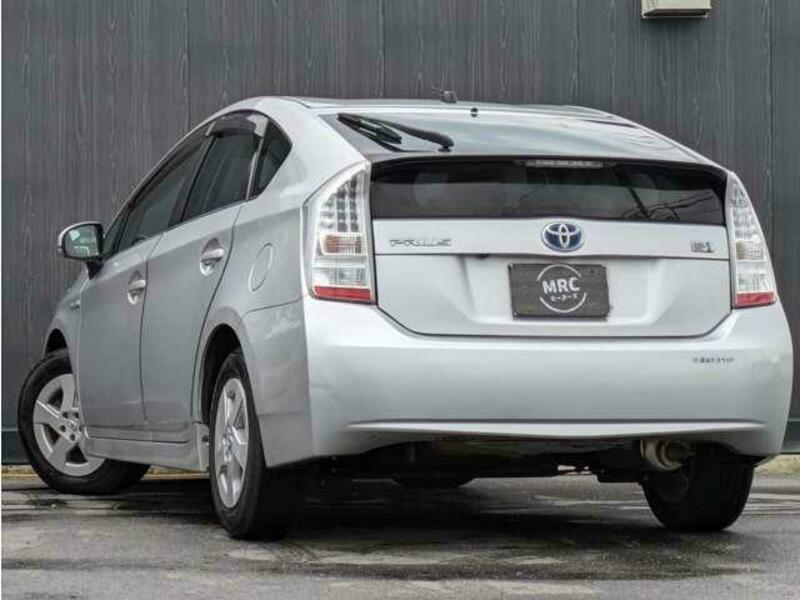 PRIUS-4