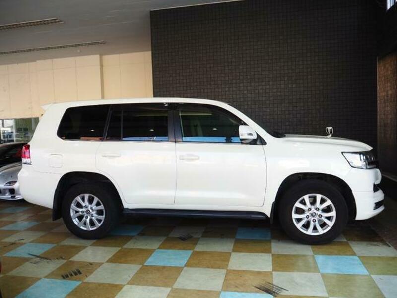 LAND CRUISER-3