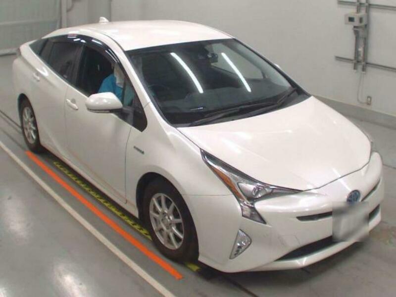 TOYOTA　PRIUS