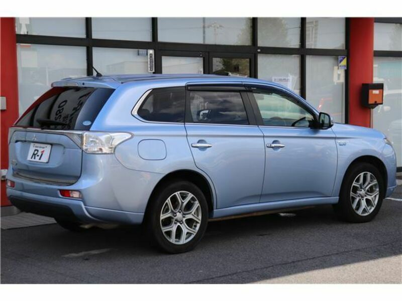 OUTLANDER PHEV-11