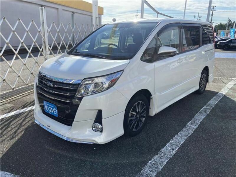 TOYOTA　NOAH