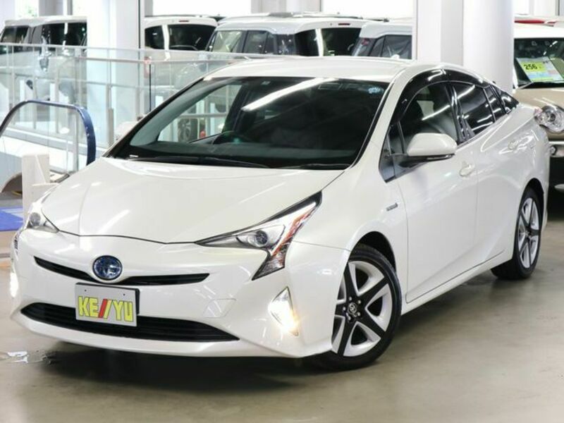 TOYOTA　PRIUS