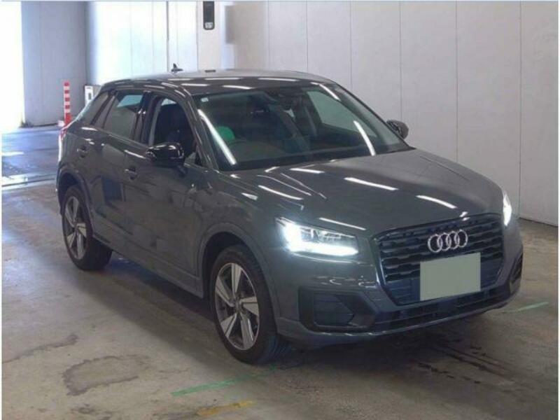 AUDI　Q2