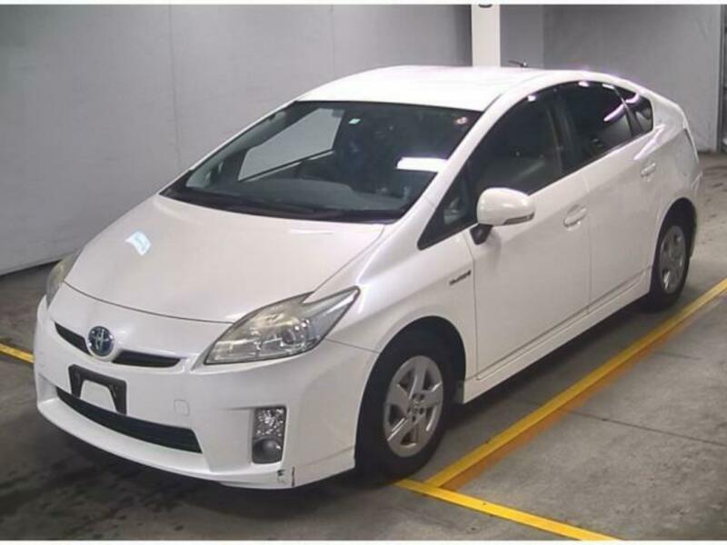 TOYOTA　PRIUS