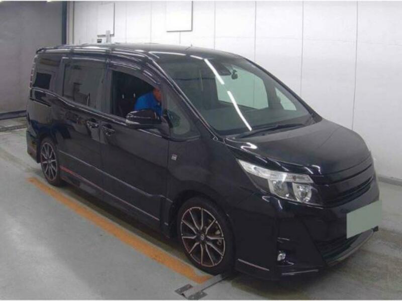 TOYOTA　NOAH