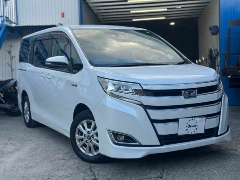 TOYOTA　NOAH