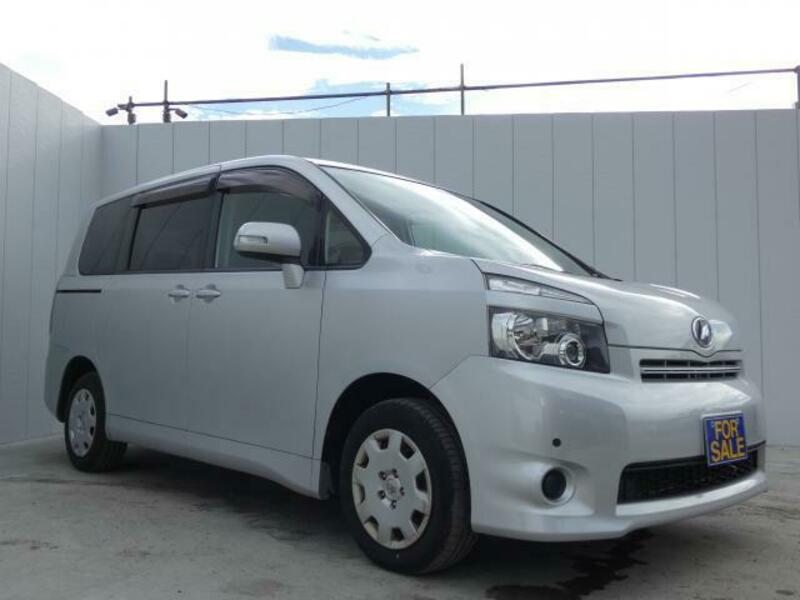 TOYOTA　VOXY