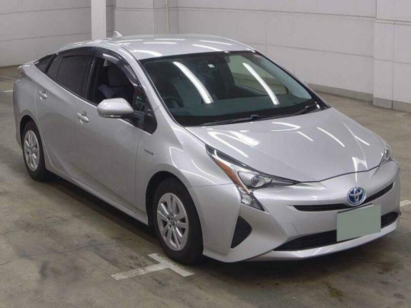 TOYOTA　PRIUS