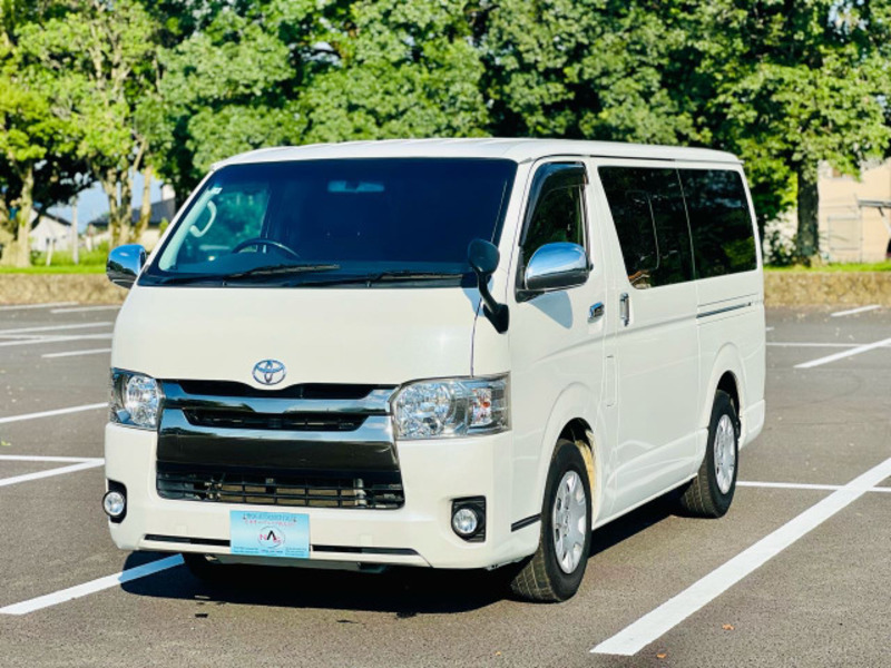 TOYOTA　HIACE VAN