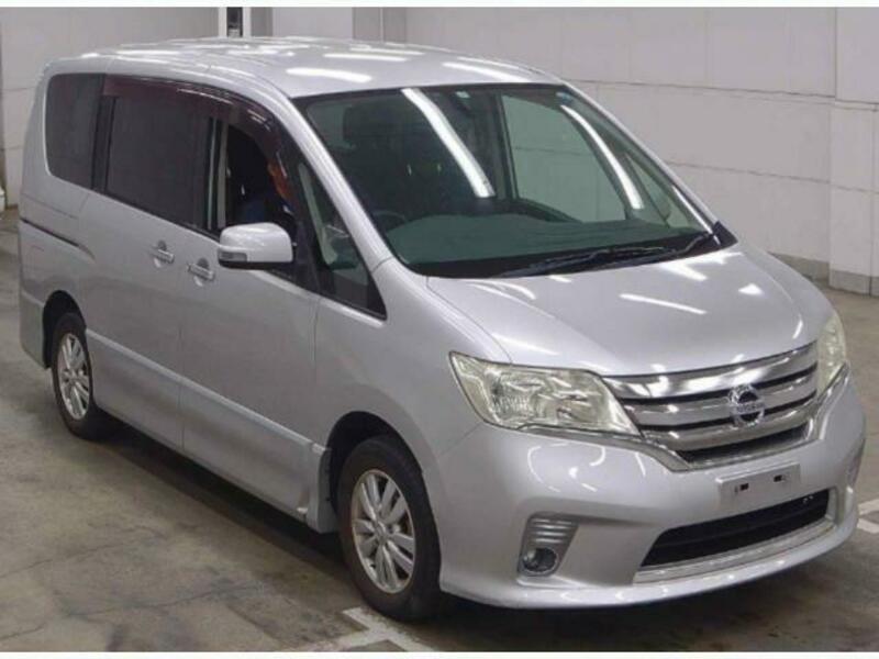 NISSAN　SERENA