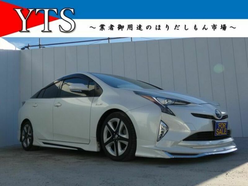 TOYOTA　PRIUS