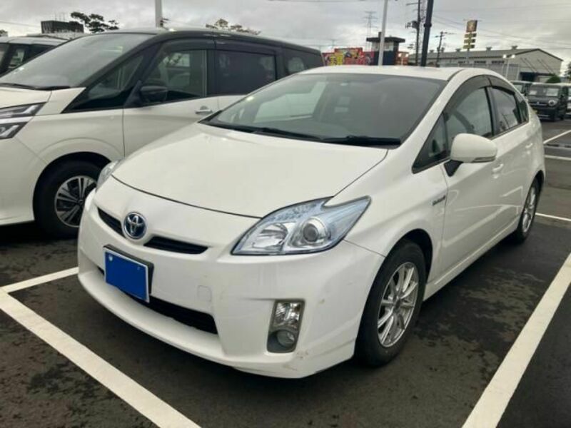 TOYOTA　PRIUS