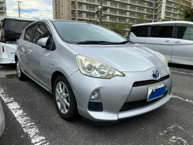 TOYOTA　AQUA