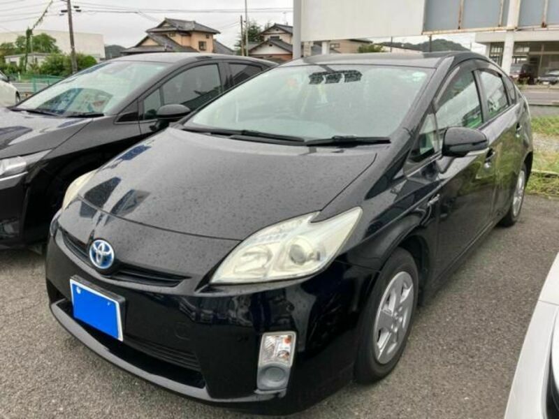 TOYOTA　PRIUS