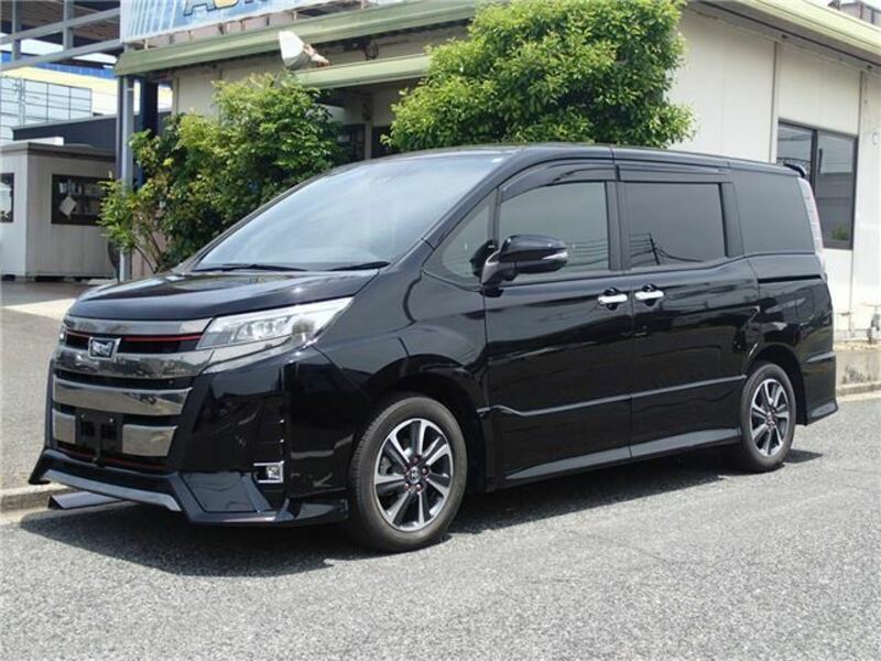 TOYOTA　NOAH