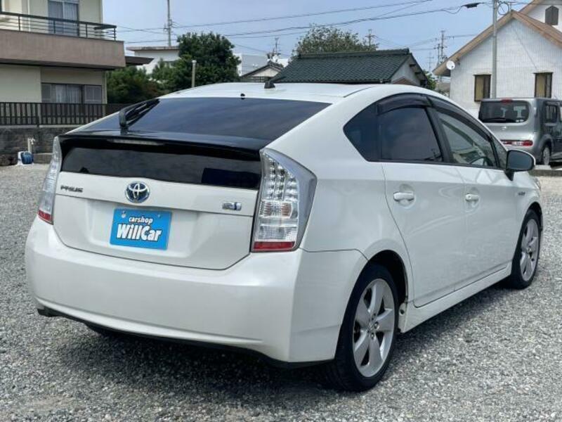 PRIUS-13