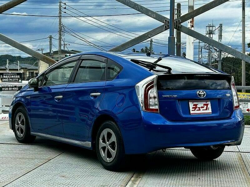 PRIUS-8