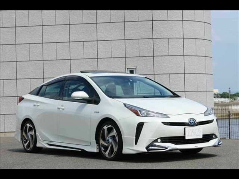 TOYOTA　PRIUS