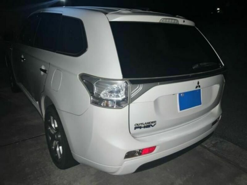 OUTLANDER PHEV-3