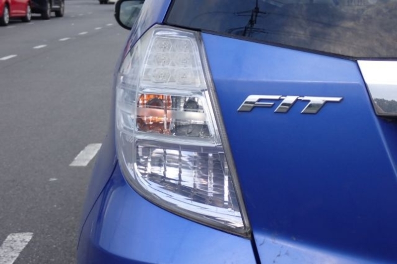 FIT HYBRID-11