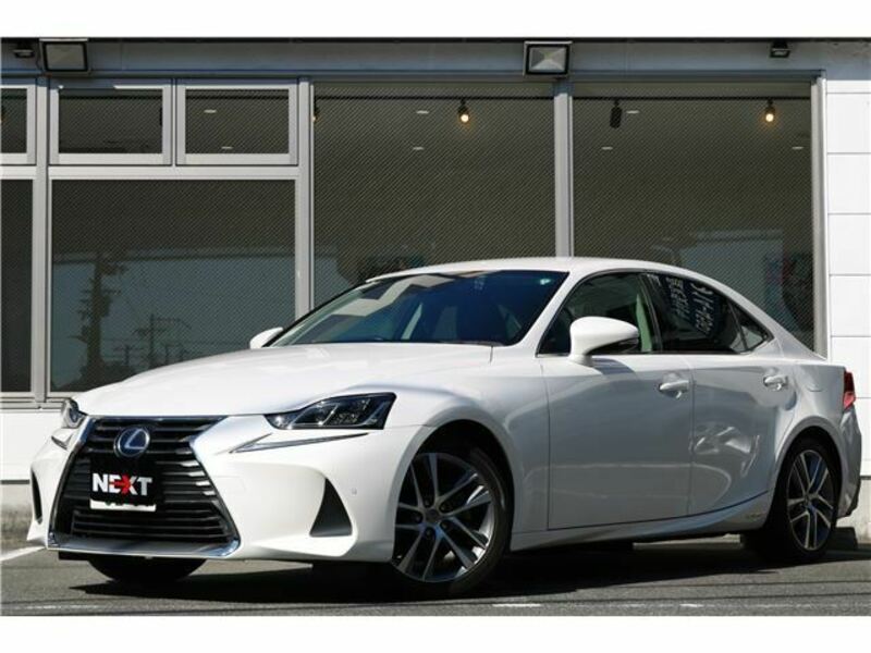 LEXUS　IS