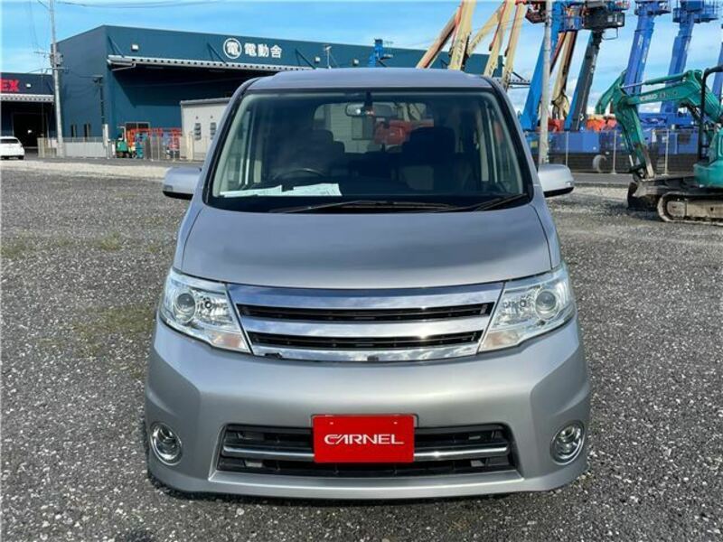 NISSAN　SERENA