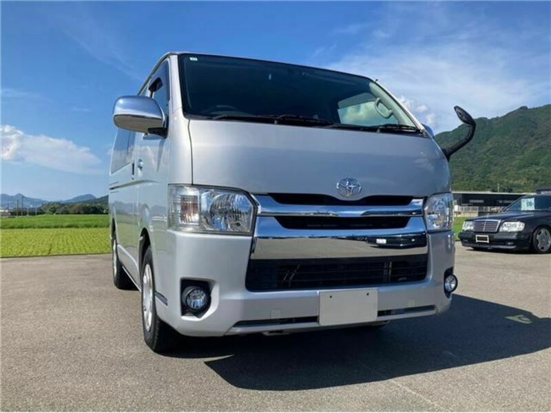 TOYOTA　HIACE VAN