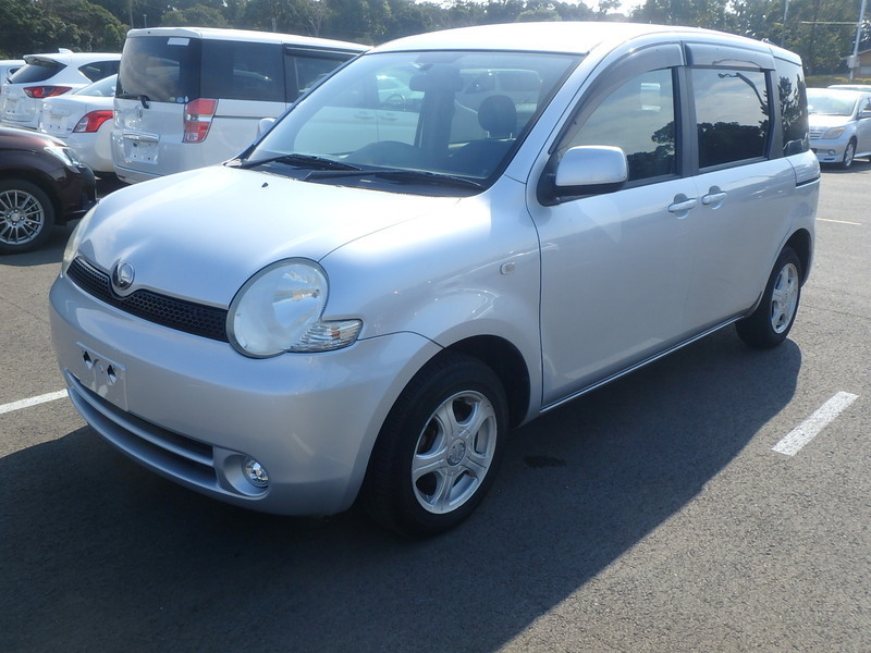 Toyota sienta ncp81