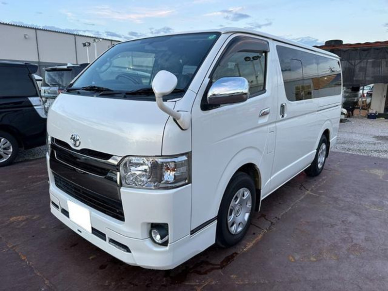 TOYOTA　HIACE VAN