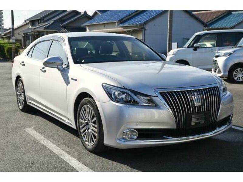 TOYOTA　CROWN MAJESTA