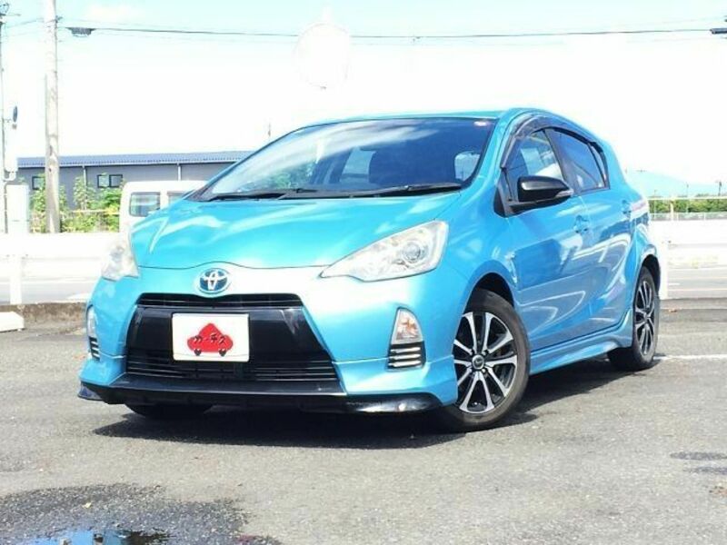 TOYOTA　AQUA