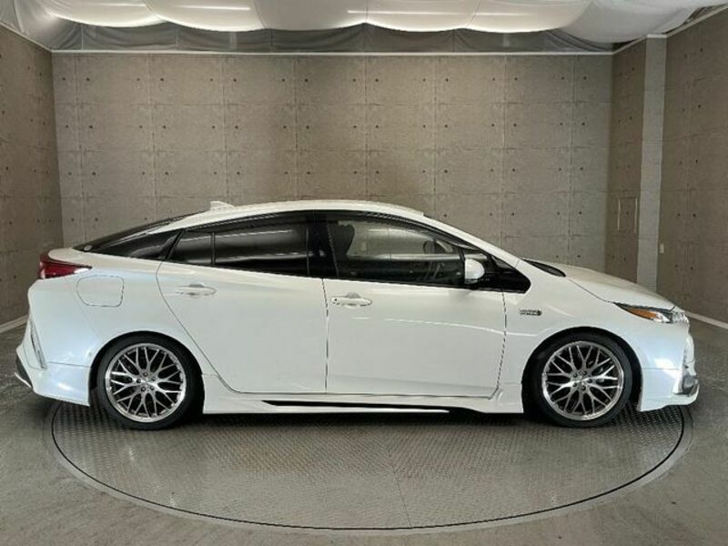 PRIUS PHV-6