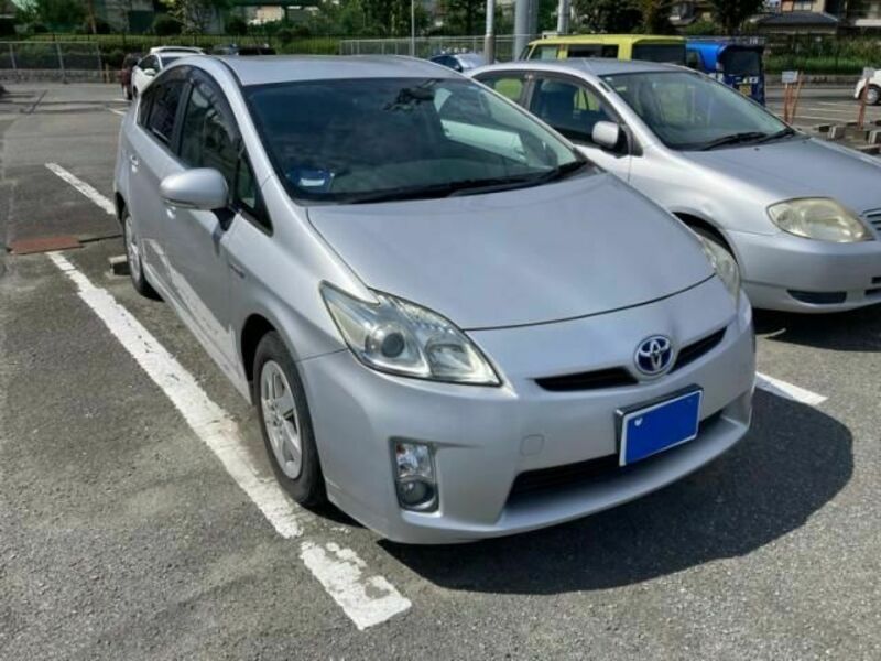 TOYOTA　PRIUS