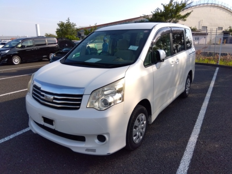 TOYOTA　NOAH