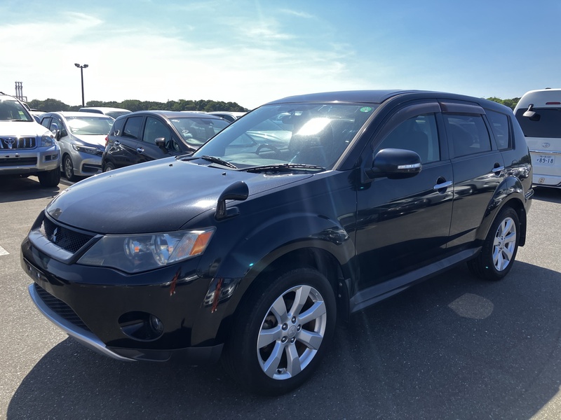 MITSUBISHI　OUTLANDER