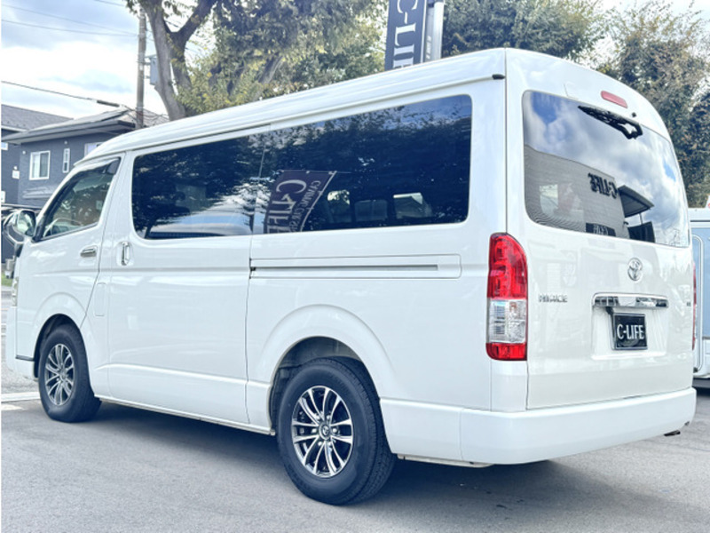 HIACE-11