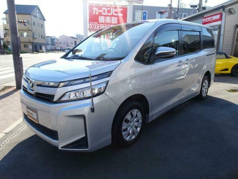 TOYOTA　VOXY