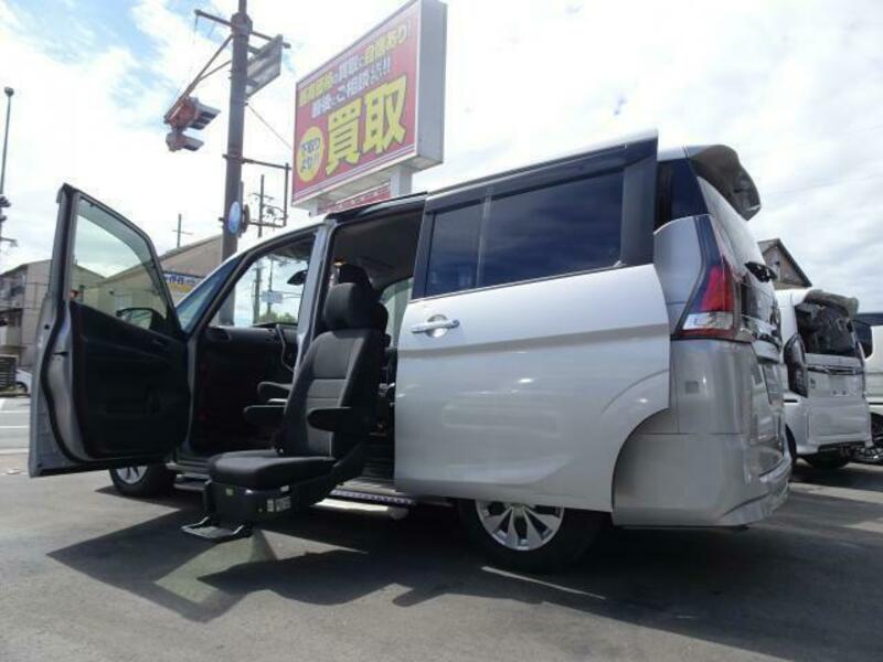 NISSAN　SERENA