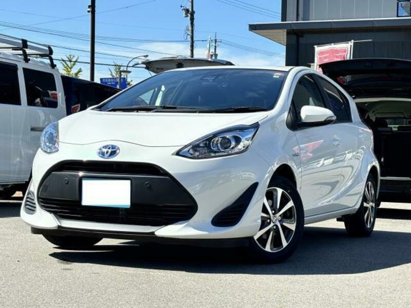 TOYOTA　AQUA