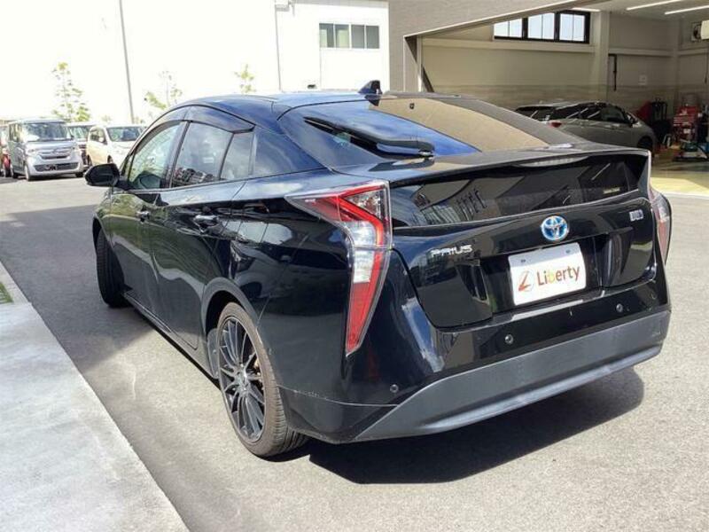 PRIUS-13