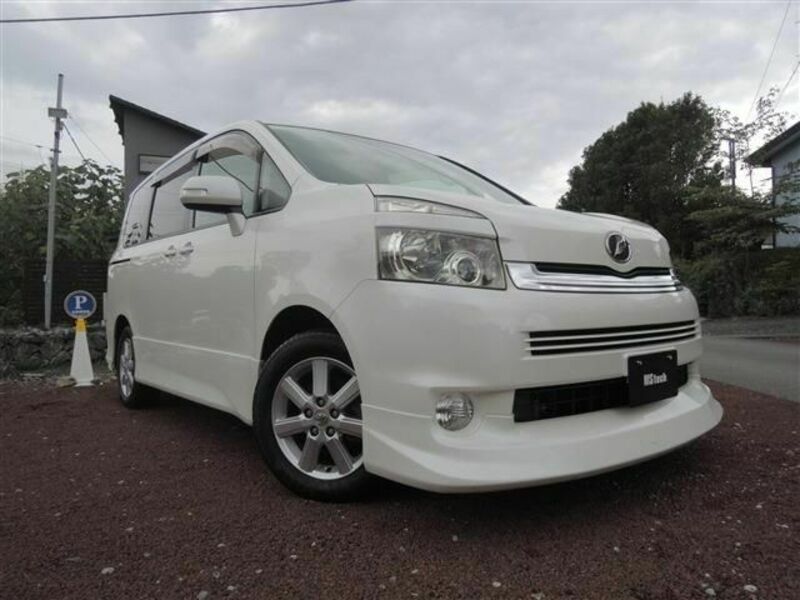 TOYOTA　VOXY