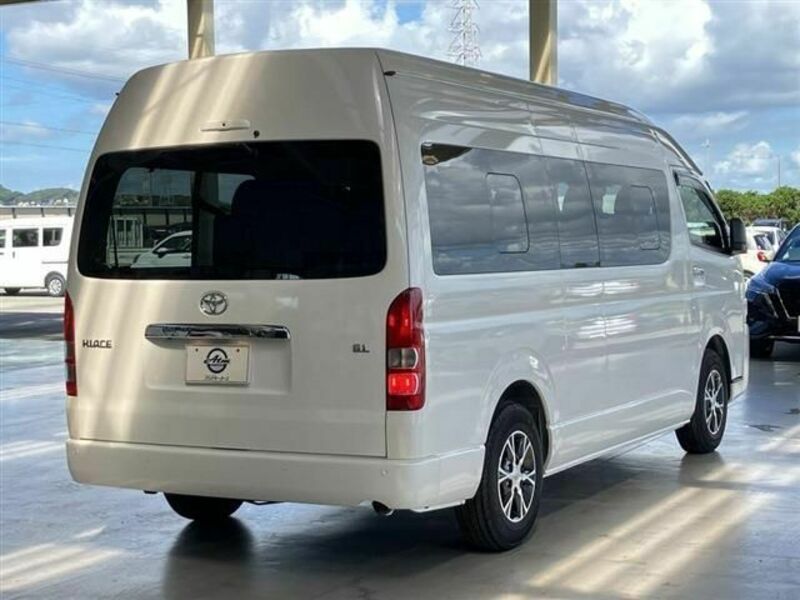 HIACE COMMUTER-4