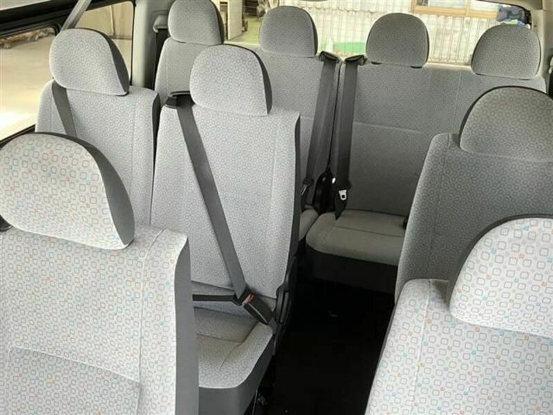 HIACE COMMUTER-16